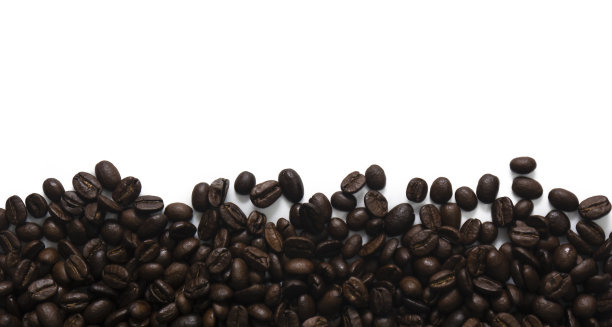 白色背景的烤咖啡豆。图片下载