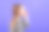 照片正面兴奋的小男孩穿着条纹套头衫告诉公告空白空间孤立的紫色背景图片下载