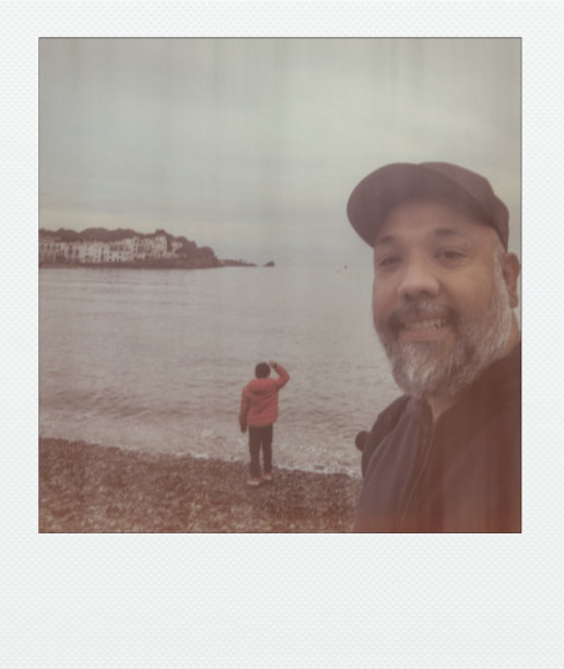 沙滩上男人的自拍图片下载