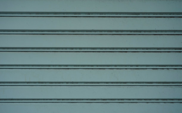 铝板的纹理背景照片，通常用于商店、报亭和汽车后备箱等建筑图片下载