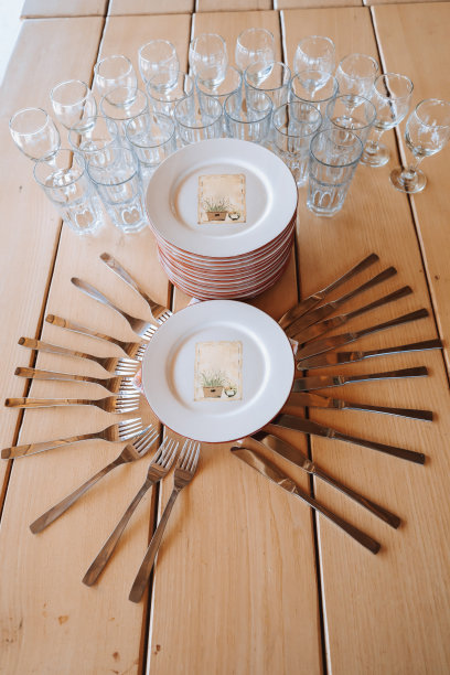 婚礼当天准备自助餐的餐具，近距离图片下载