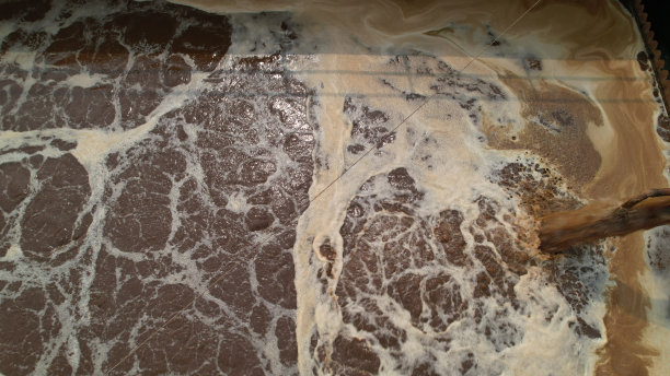 污水处理过程俯视图。均衡，曝气池，环境，工业理念图片下载