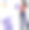 女孩用无人机送包裹。图片下载