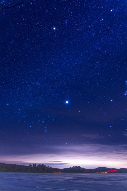 冬天拉奎特湖的星夜图片下载