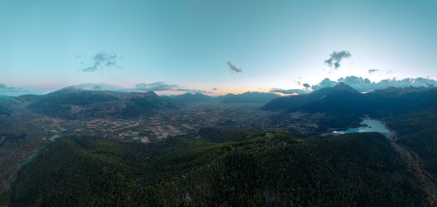 夕阳下的多克萨湖、多克萨湖、费尼奥斯湖、涅米亚湖、斯蒂姆法利达湖、伯罗奔尼撒湖、希腊的航拍全景照片图片下载