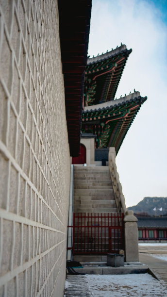 韩国传统的宫殿和天空照片图片下载