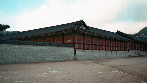 韩国传统的宫殿和天空照片图片下载
