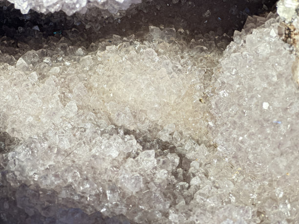 白色水晶石图片下载