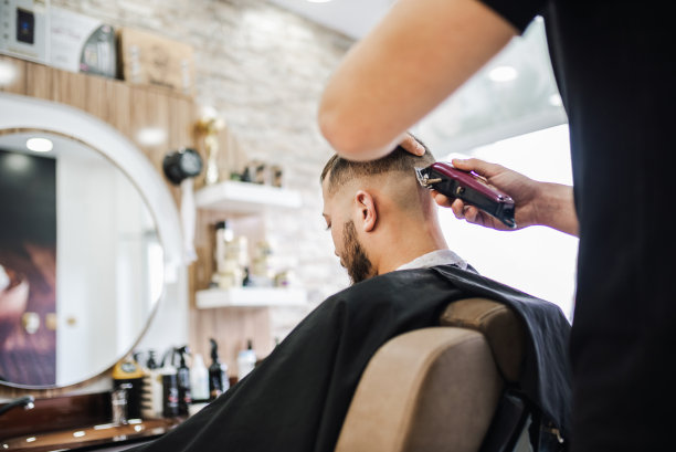 我的小理发店里有个客户图片下载