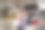 母女俩在地下停车场用智能手机自拍。图片下载