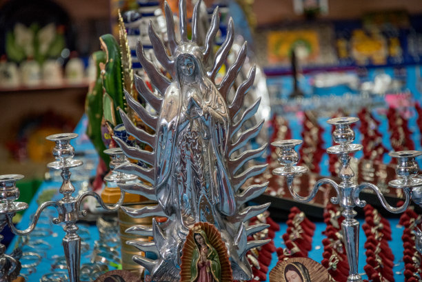 瓜达卢佩圣母，由墨西哥银质工艺品制成图片下载