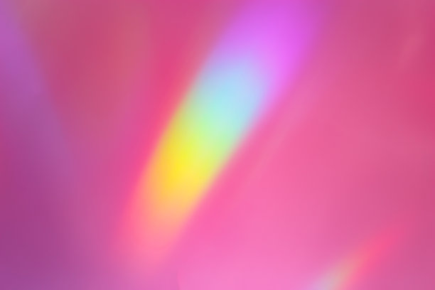 散焦抽象紫色背景与彩虹耀斑从阳光，节日背景，庆祝壁纸。绚丽的阳光闪耀，唯美的纹理照片图案，潮流图片下载
