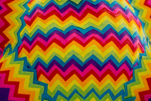 多色纸人物，形成手工设计和装饰图片下载