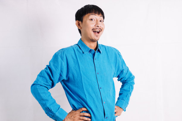 年轻人的力量姿势。人们的情感生活观念。模拟复制空间。图片下载