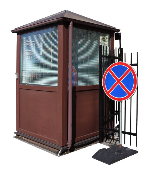 保安亭与路牌在停车场隔离图片下载