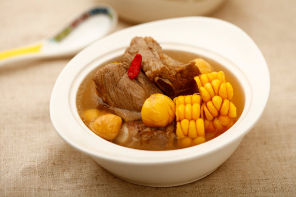 板栗玉米排骨汤图片下载