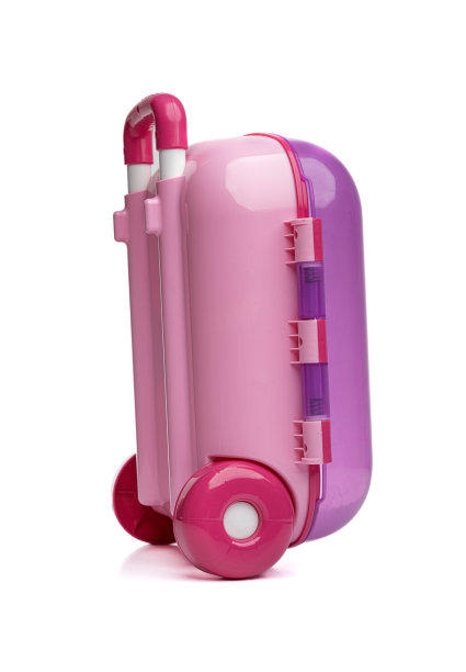 孩子们的粉色塑料行李箱孤立在白色上。图片下载