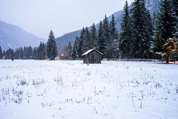 冬天的山景照片图片下载