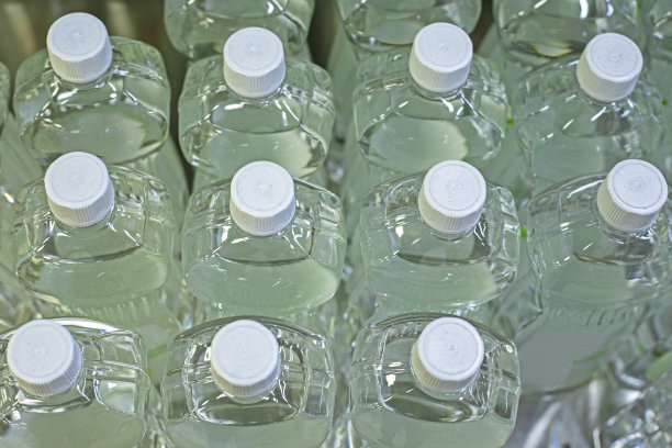 塑料包装与能量饮料俯视图图片下载