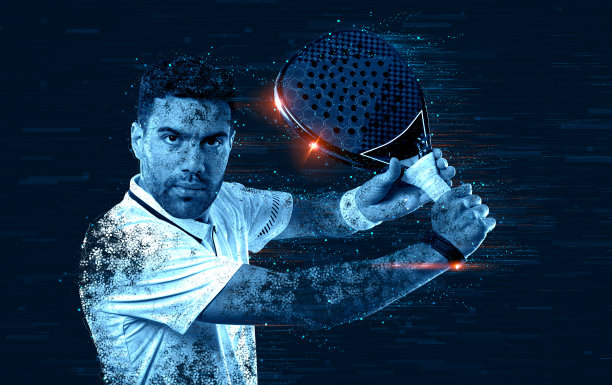 帕德尔网球运动员在比赛中庆祝胜利。男子运动员与球拍网球拍在蓝色的背景。体育的概念。为体育网站下载高质量的照片。图片下载