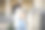 一个自信的女学生下课后离开校园的肖像。图片下载