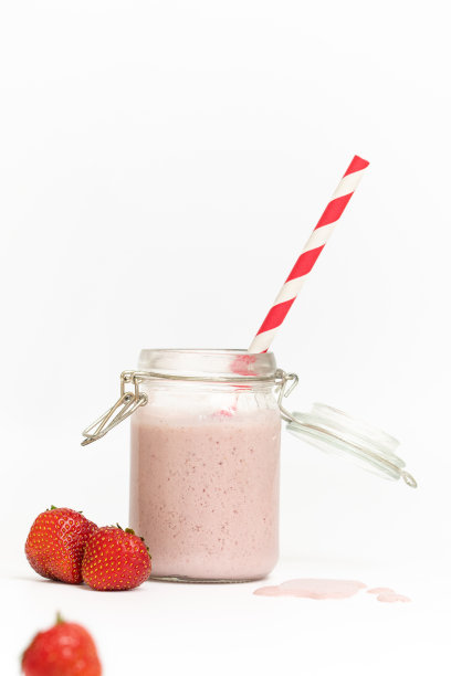 草莓奶昔或奶昔的照片图片下载