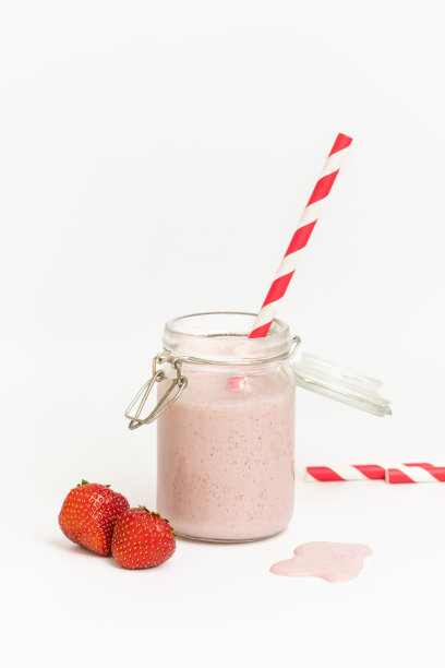 草莓奶昔或奶昔的照片图片下载