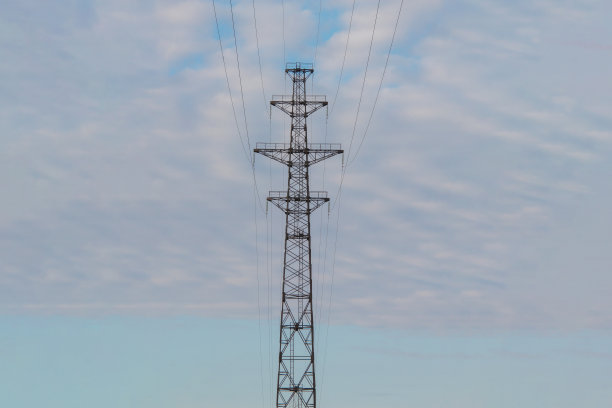 电线对着天空图片下载