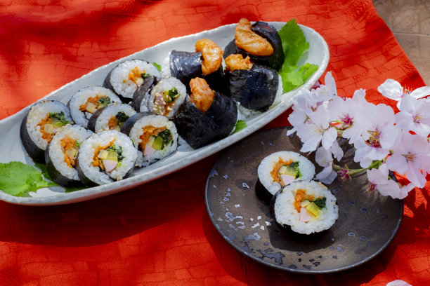 包饭和寿司卷。图片下载