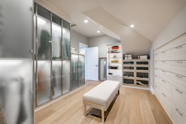 室内照片的豪华住宅家庭书房书房餐厅厨房客厅卧室浴室步入壁橱玻璃淋浴管家食品储藏室大钢琴台球桌和一个大壁炉。图片下载