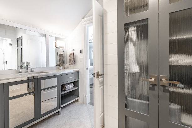 室内照片的豪华住宅家庭书房书房餐厅厨房客厅卧室浴室步入壁橱玻璃淋浴管家食品储藏室大钢琴台球桌和一个大壁炉。图片下载