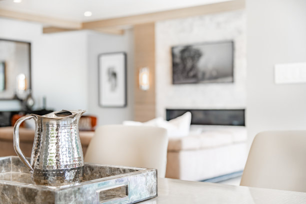 室内照片的豪华住宅家庭书房书房餐厅厨房客厅卧室浴室步入壁橱玻璃淋浴管家食品储藏室大钢琴台球桌和一个大壁炉。图片下载