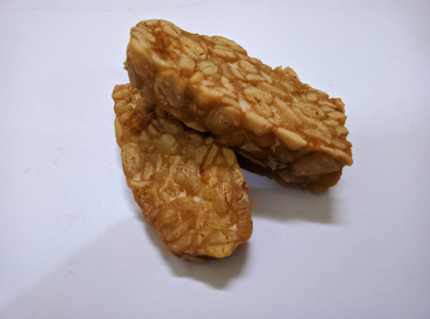 图片上的油炸豆豉在一个白底图片下载