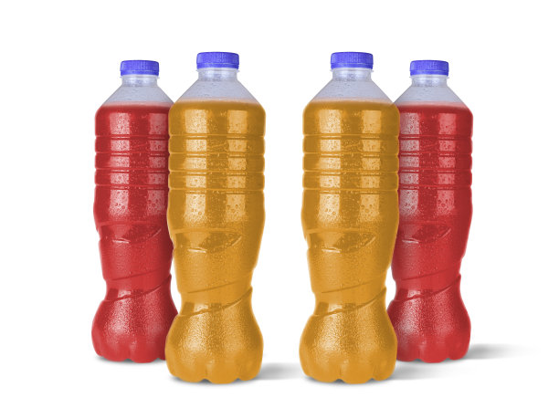 各种苏打饮料在简单的瓶子上隔离在简单的背景上。图片下载