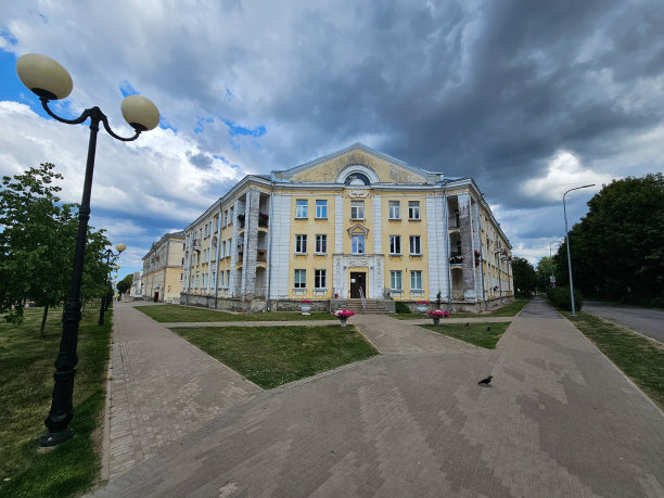 在拉脱维亚的西拉梅，通往海滩的街道非常安静图片下载