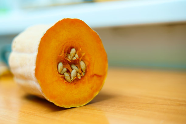 切成片的南瓜，里面有籽图片下载