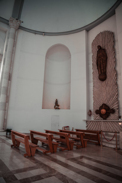 科索沃普里什蒂纳的圣特蕾莎修女大教堂图片下载