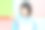 一个年轻女子摆出指指点点的姿势图片下载