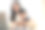 一位美丽的亚洲女商人妈妈在家远程工作，同时照顾她的小儿子。图片下载