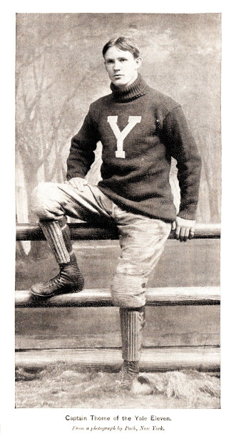 耶鲁美式足球队队长萨姆·索恩照片，1895年，美国康涅狄格州纽黑文图片下载