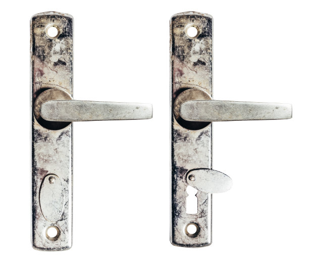 门把手生锈的孤立照片。图片下载