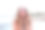 只为你。照片漂亮迷人的卷发女士送飞吻打开手掌调情男朋友诱人的嘴唇穿白色休闲背心孤立的亮粉色背景图片下载