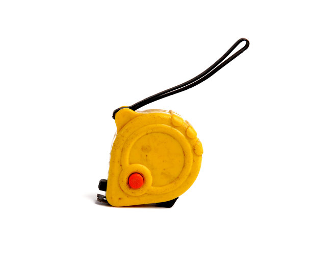 黄色卷尺侧面视图隔离在白色背景木匠测量工具的特写照片图片下载