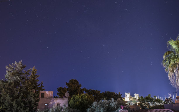 夜魔法:俯瞰爱琴海的博德鲁姆城堡照明图片下载