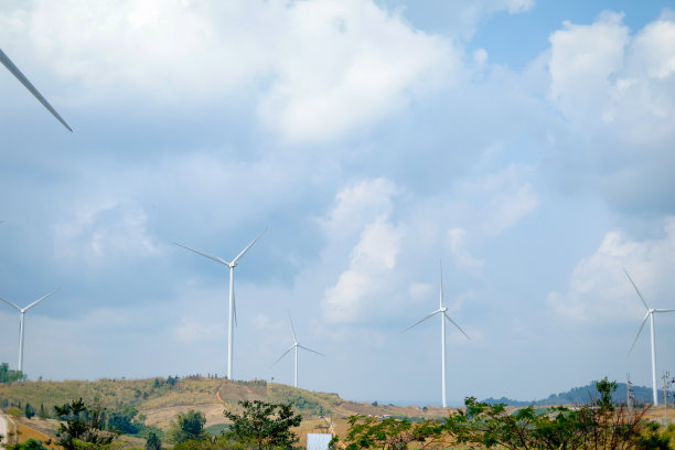 风力涡轮机产生清洁能源。图片下载