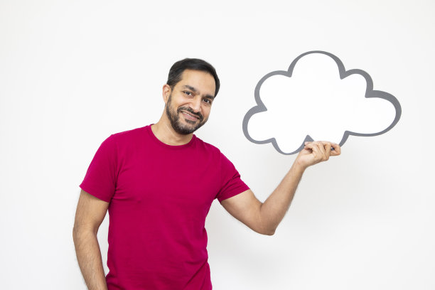 抱着思想泡泡的成年人图片下载