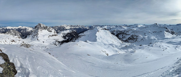 格拉内兰施瓦兹斯托克利峰全景图。美丽的山景。在瑞士阿尔卑斯山滑雪登山。高质量照片图片下载