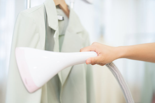 年轻的亚洲女性时装设计师的照片图片下载