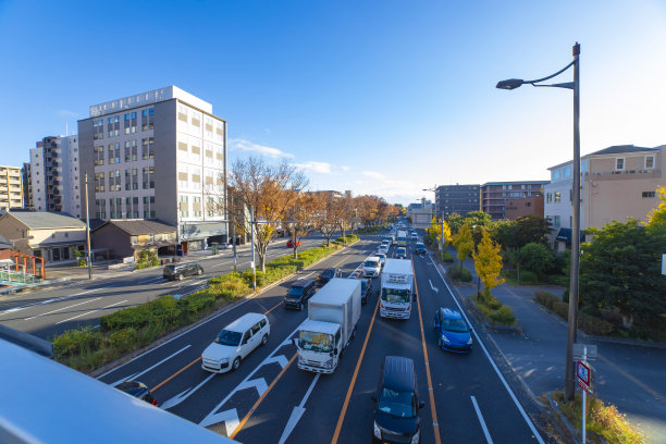 京都大大街上的交通堵塞图片下载