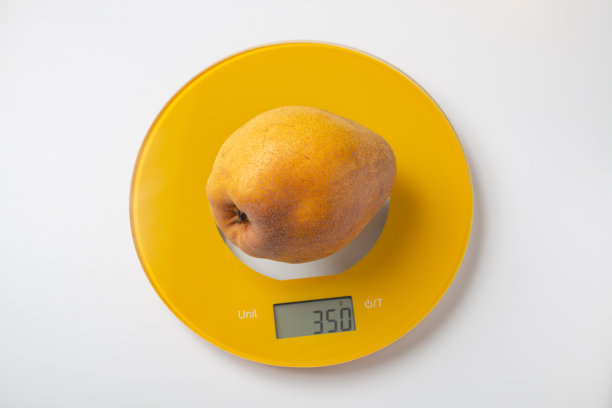 电子秤上的梨图片下载